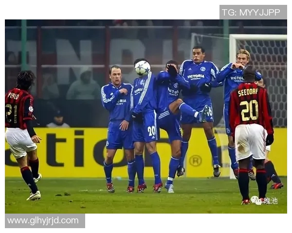 国际米兰与沙尔克在欧冠赛场的激烈对决与历史回顾 国际米兰与沙尔克在欧冠赛场的激烈对决与历史回顾